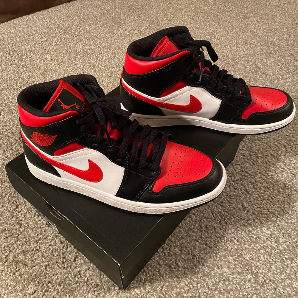 Nike Air Jordan 1 Mid Red/White/Black Size 9.5 Sneaker. Like New.